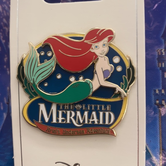 Disney’s Little Mermaid Ariel Pin - Picture 2 of 4